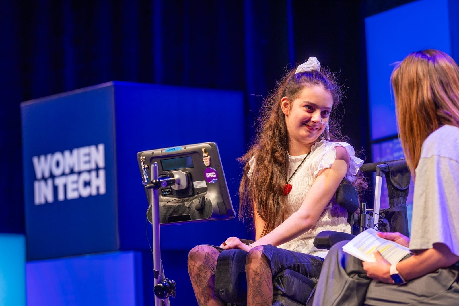 Griet Vanhee and Linnéa Selling on the stage at Women in Tech. 